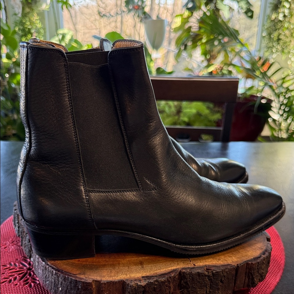 Gravati Black Leather Chelsea Boots